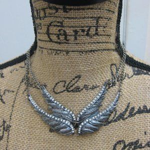 NWOT Guess rhinestone wing statement necklace